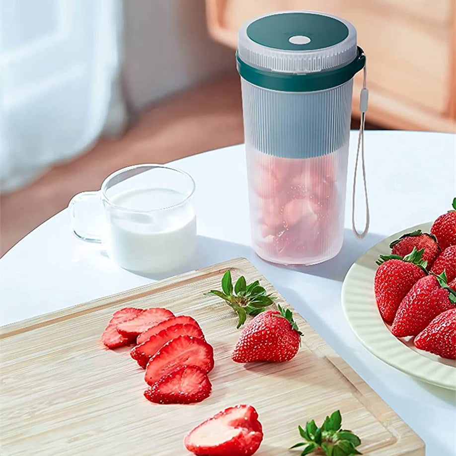 Rechargeable portable blender